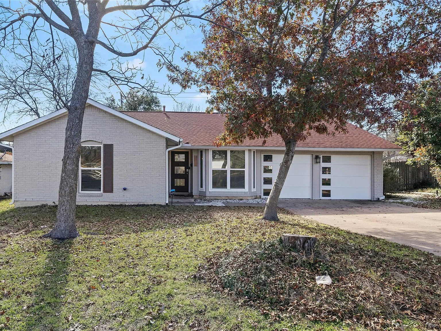 3 bed, 2.0 bath, 2179 sqft, $2,950 — Photo 2