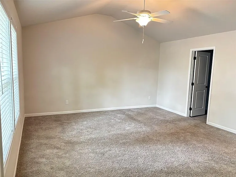 404 Fox Creek Dr — Photo 17
