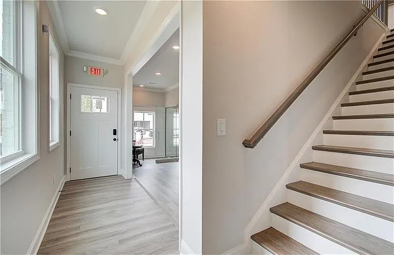 3 bed, 2.5 bath, 1904 sqft, $2,050 — Photo 3