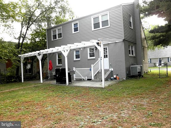 3rd image of 15 Cedar Dr