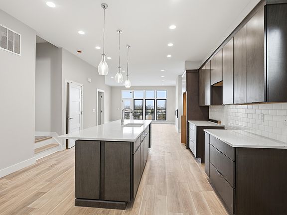 4th image of 100 W 13th St