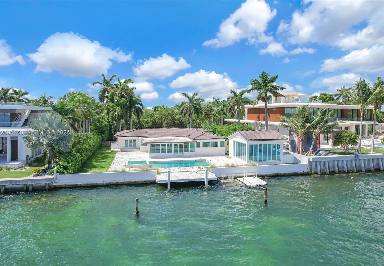 Hibiscus Island — Photo 1