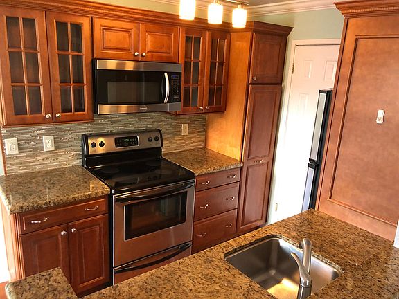 3rd image of 129 Piccadilly Pl APT G
