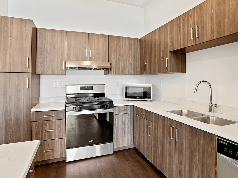 The Parkway Apartments — Photo 27