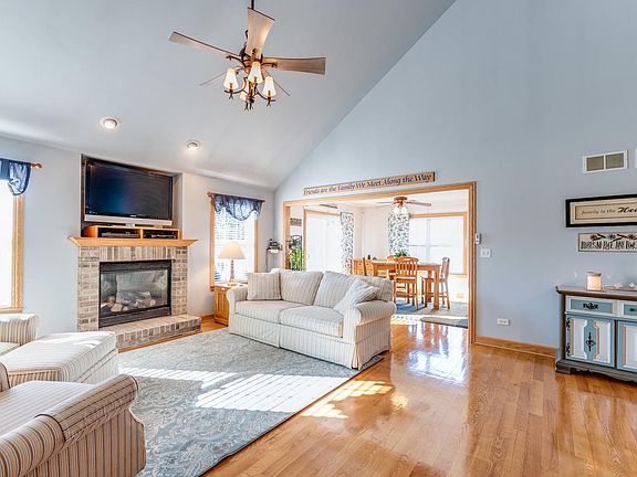 5th image of 332 Megan Pl