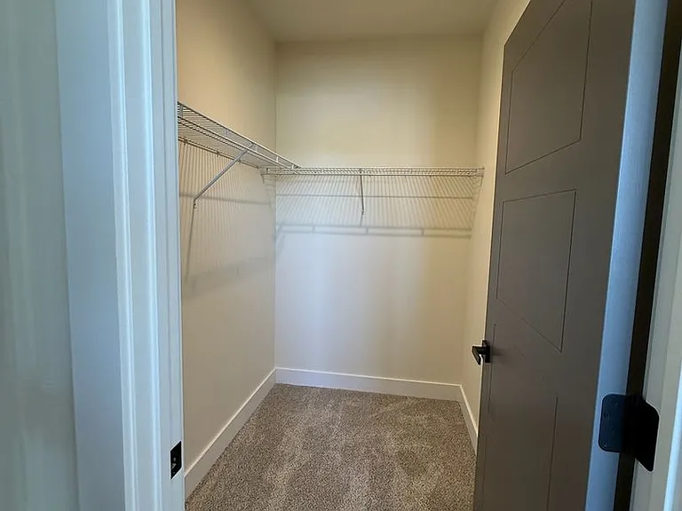 702 Victory Ln — Photo 31