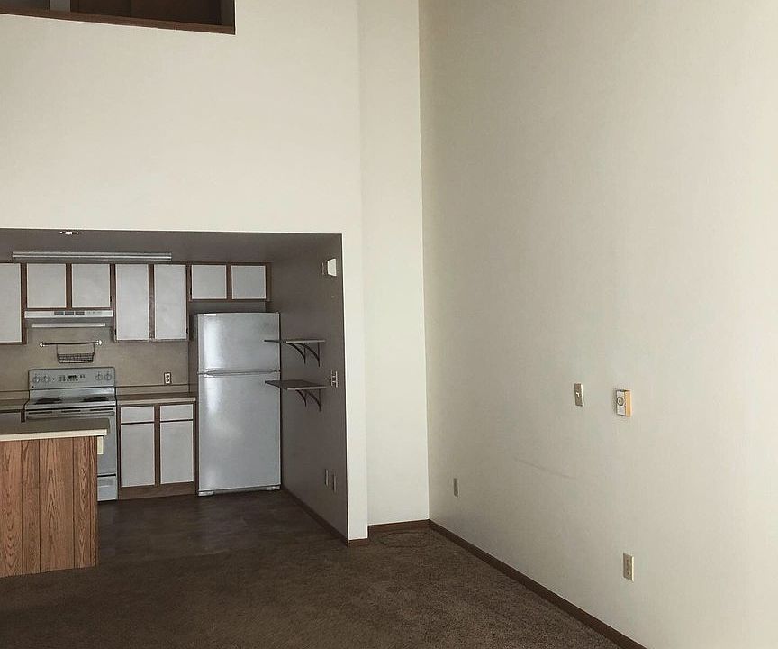 1st image of 204 E Oak St #Oa204x-132