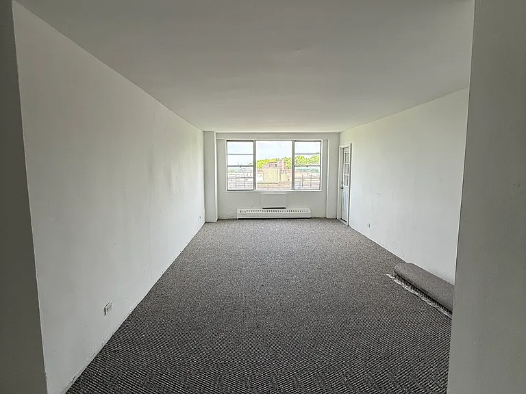 700 Victory Blvd #9 — Photo 1