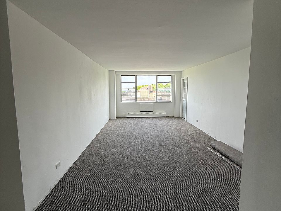 1st image of 700 Victory Blvd APT 9