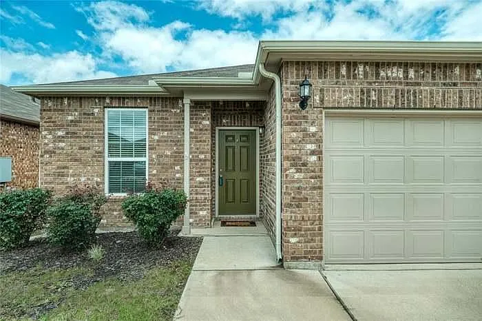 122 Martha Dr — Photo 2