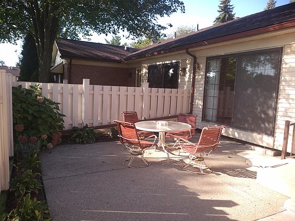 2nd image of 40137 Newport Dr