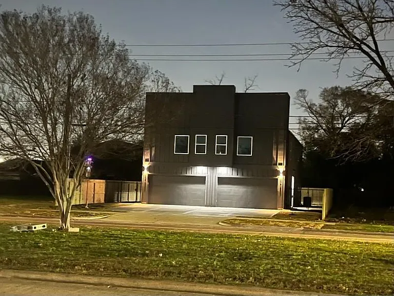 727 S Victory Dr #B — Photo 1