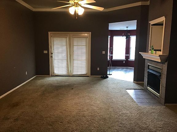 3rd image of 901 S Colonial Dr