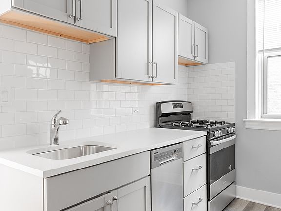 4th image of 2450-58 W Wilson Ave #2454-1