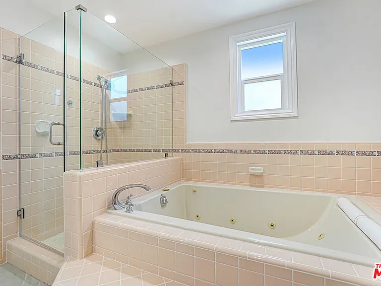 2383 Panorama Ter — Photo 14