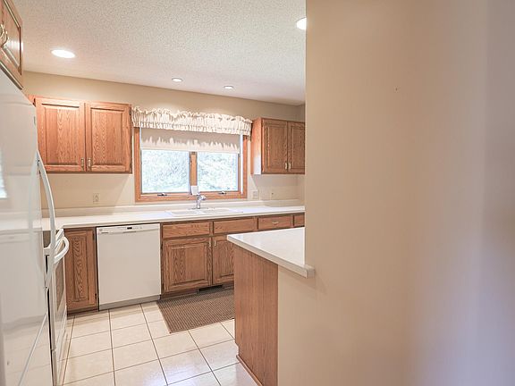 5th image of 1825 Golf View Dr