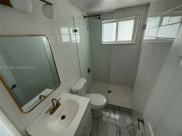 300 74th St #6 — Photo 4