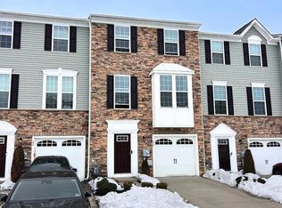 20 Farm Field Ln, Sicklerville, NJ 08081