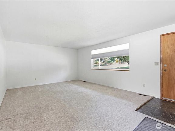 4th image of 806 Central Drive