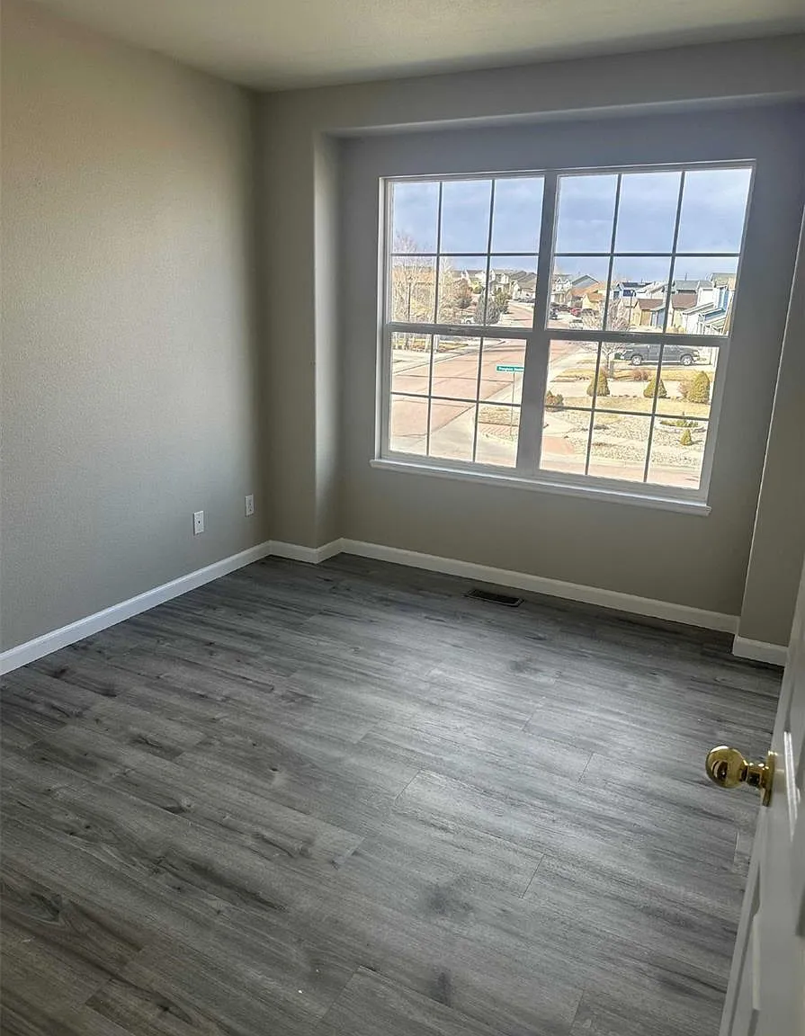 4 bed, 3.5 bath, 2757 sqft, $2,800 — Photo 3