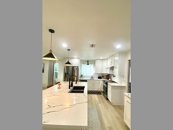 5th image of 11922 Springdale St