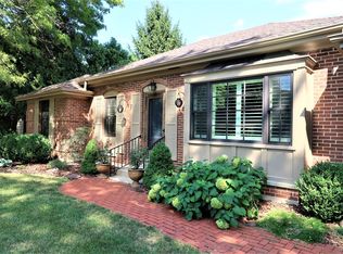 389 Spruce Ln, Crystal Lake, IL 60014