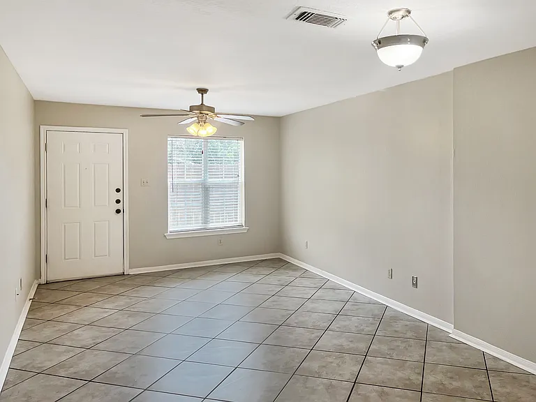 1811 Woodsman Dr — Photo 5