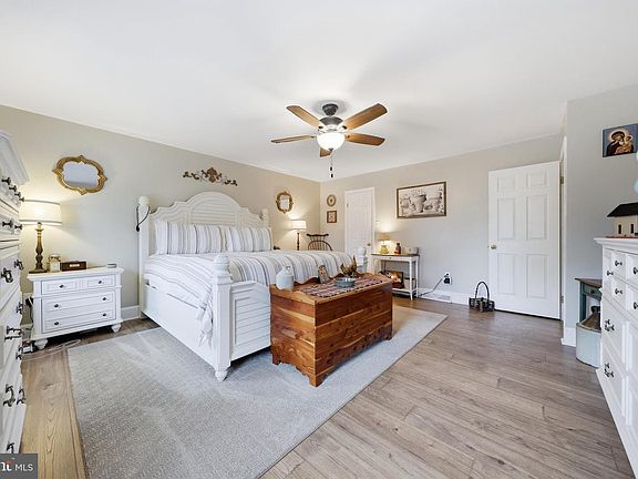 3rd image of 2 Sweet Briar Ln