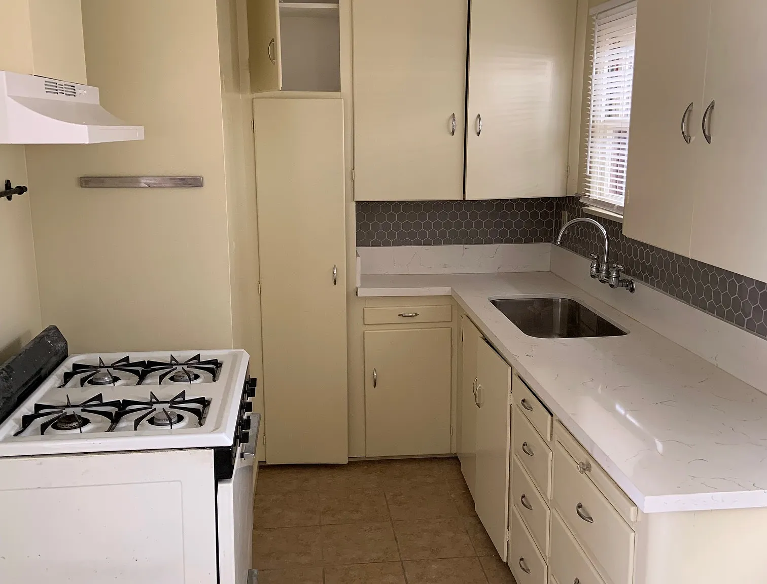 1 bed, 500 sqft, $1,900 — Photo 3