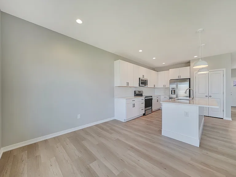 8926 S 42nd St — Photo 8