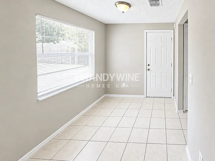 2549 Jessica Ln — Photo 6