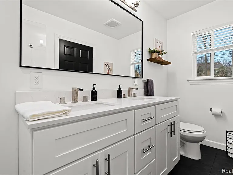 2566 Harrington Rd — Photo 38