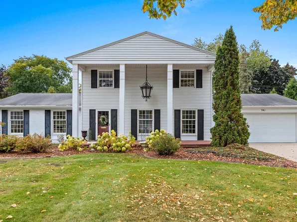 541 W Briar Ln, Green Bay, WI 54301