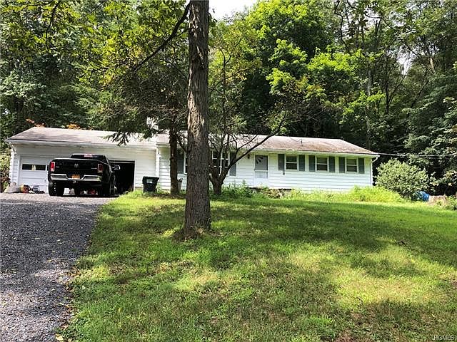 1st image of 8 Lakeview Dr
