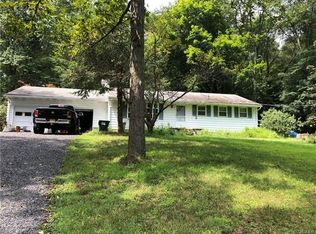 8 Lakeview Dr, Warwick, NY 10990