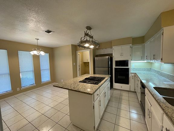 3rd image of 2322 Park Cir