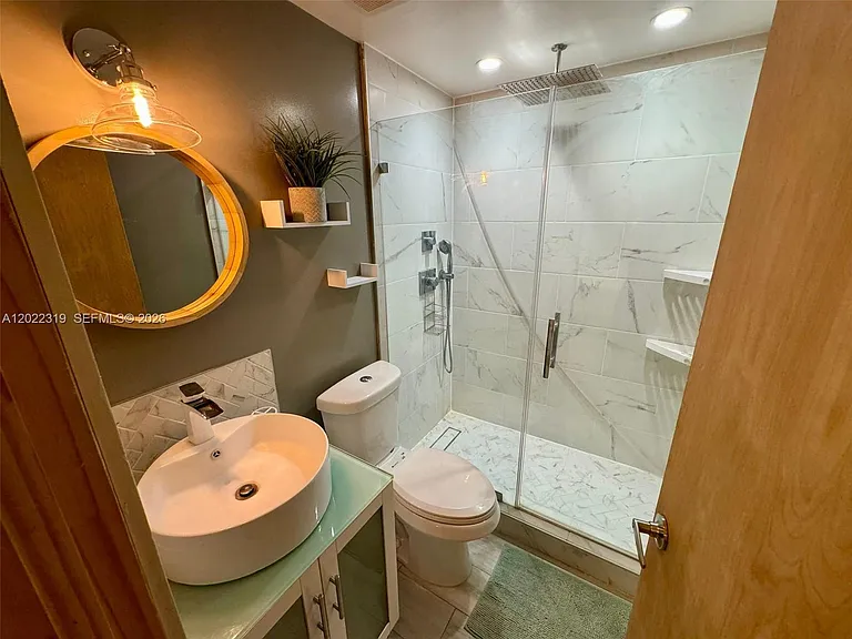 1121 SW 7th St #1 — Photo 11