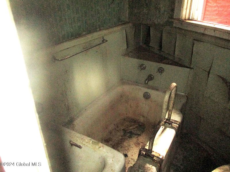 5th image of 62 Ontario Street