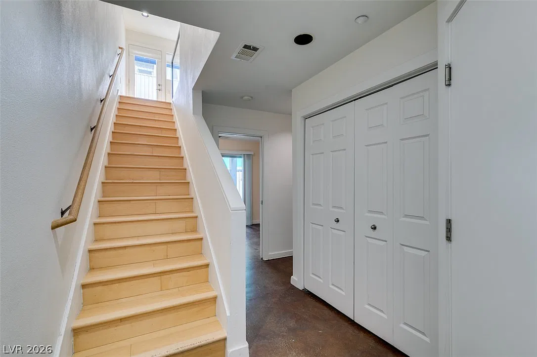 2 bed, 2.0 bath, 1877 sqft, $2,300 — Photo 3