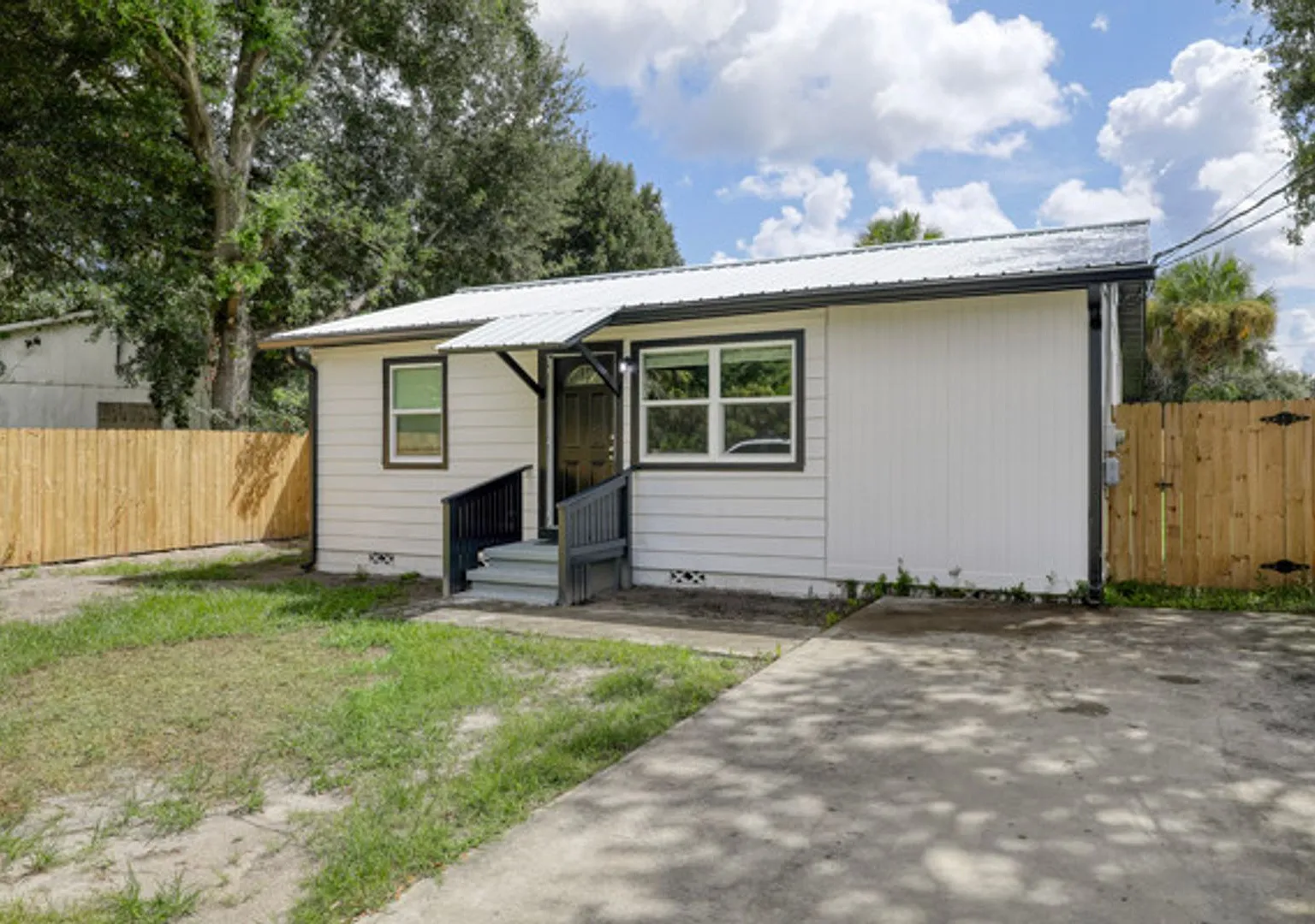 2957 Hartman Ln. — Photo 2