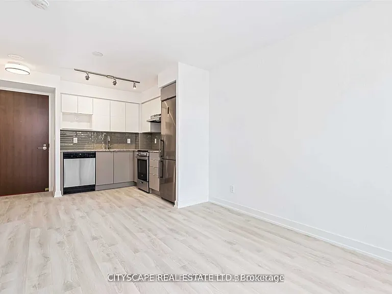 120 Varna Dr #425 — Photo 5
