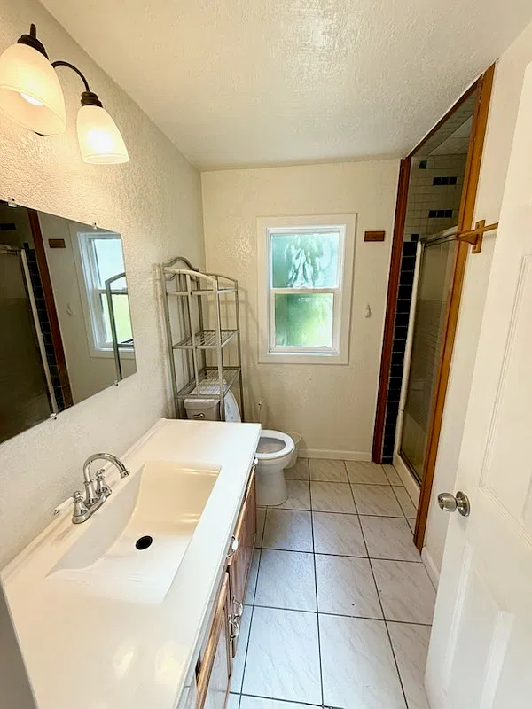 983.5 J St - - — Photo 2