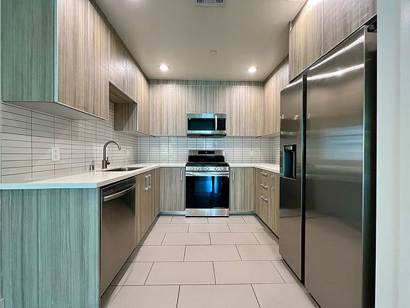 3rd image of 1232 N Kings Rd APT 302