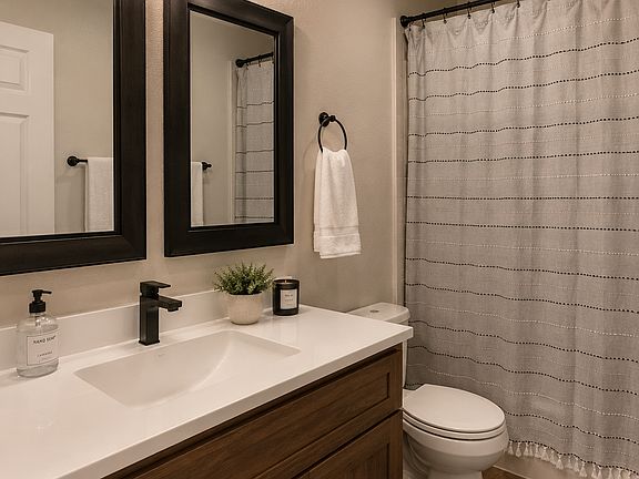 5th image of 504 Owens St #B