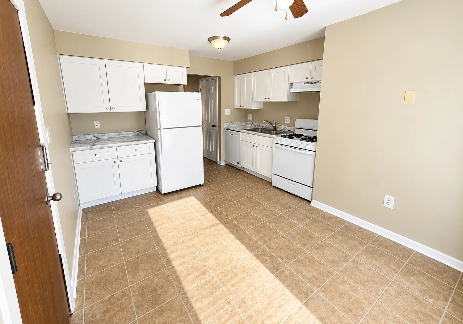 2 bed, 865 sqft, $1,285 — Photo 4