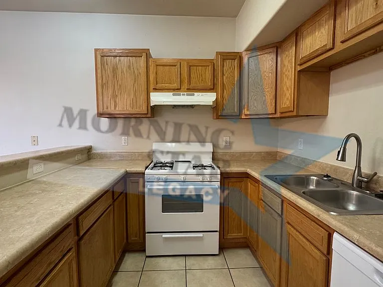 1000 La Fonda Dr — Photo 13