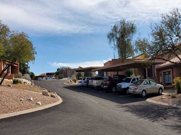 Exterior Neighborhood (street photo)