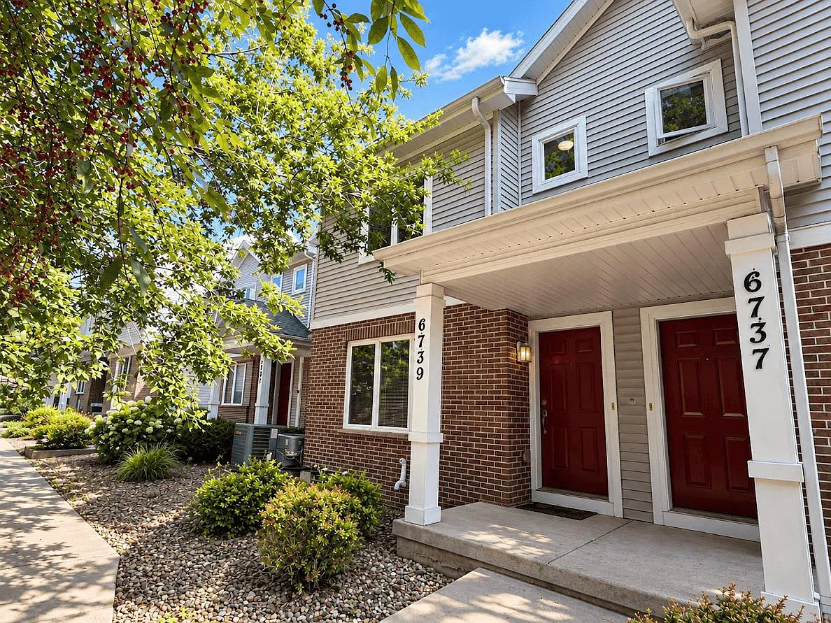 2 bed, 1.5 bath, 1150 sqft, $1,995 — Photo 1