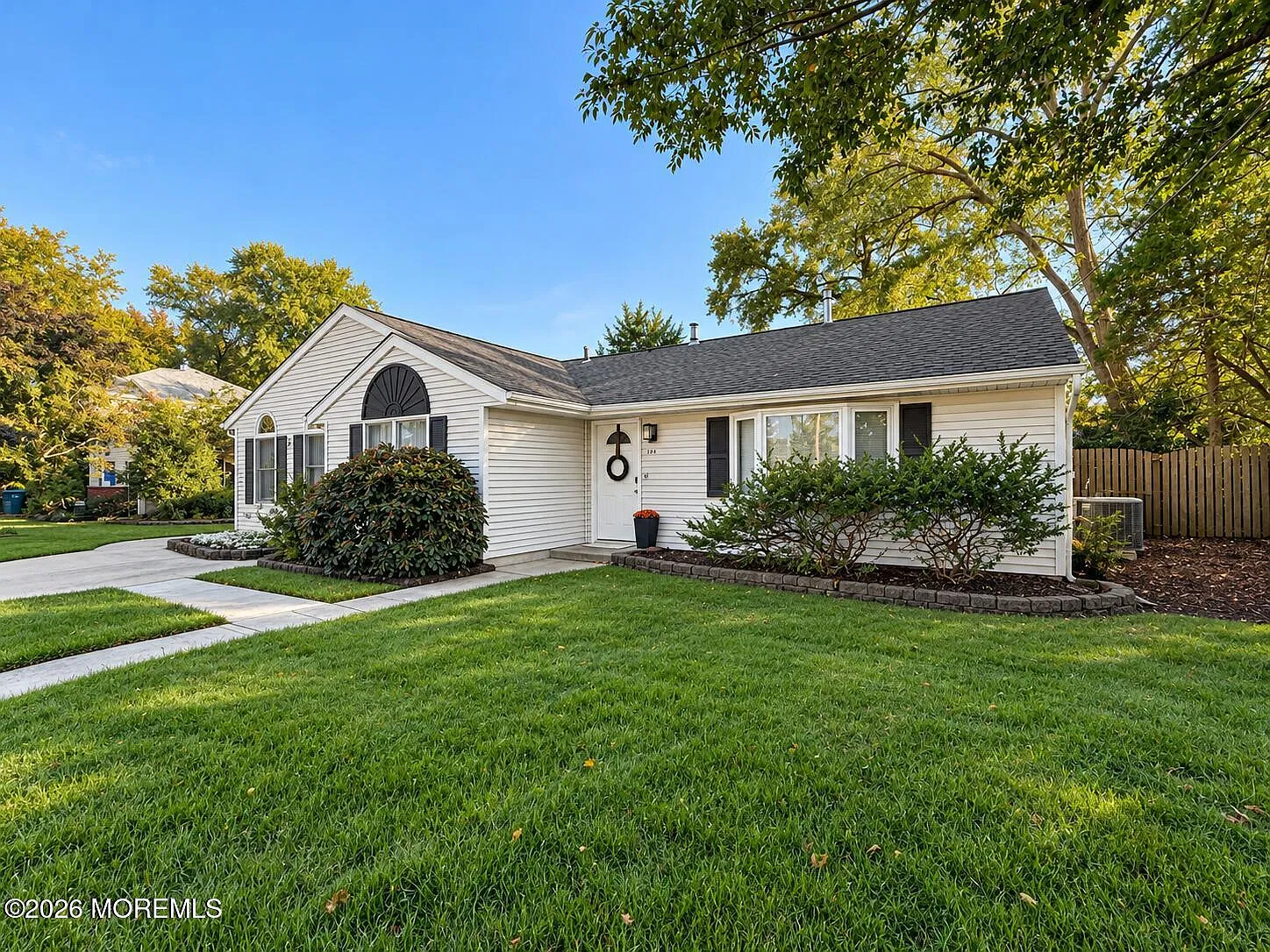 3 bed, 2.5 bath, 1872 sqft, $4,000 — Photo 2