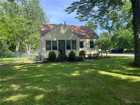 1812 Center St, East Aurora, NY 14052